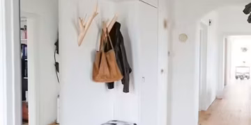 10 decorating tips to relook an entrance