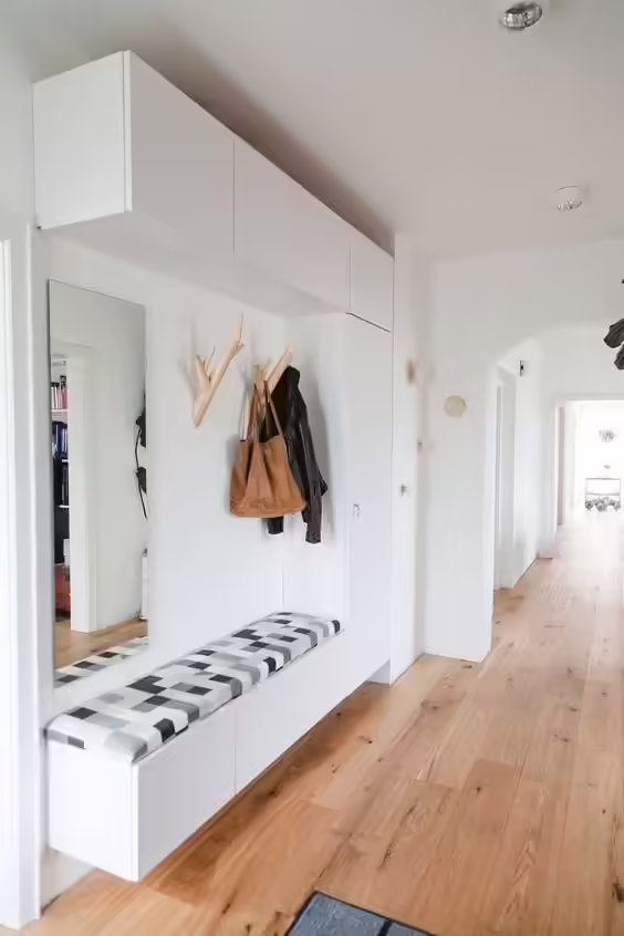 10 decorating tips to relook an entrance