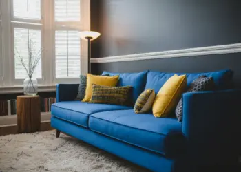 Learn how to design a living room according to its form