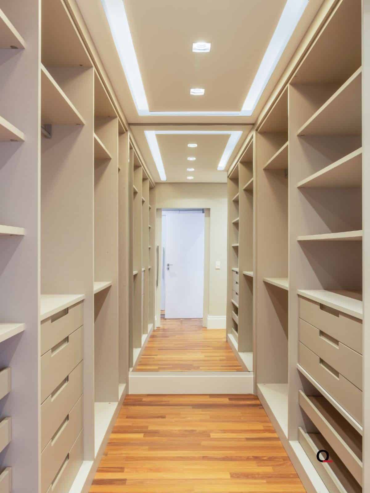 How to make a dressing room by yourself?
