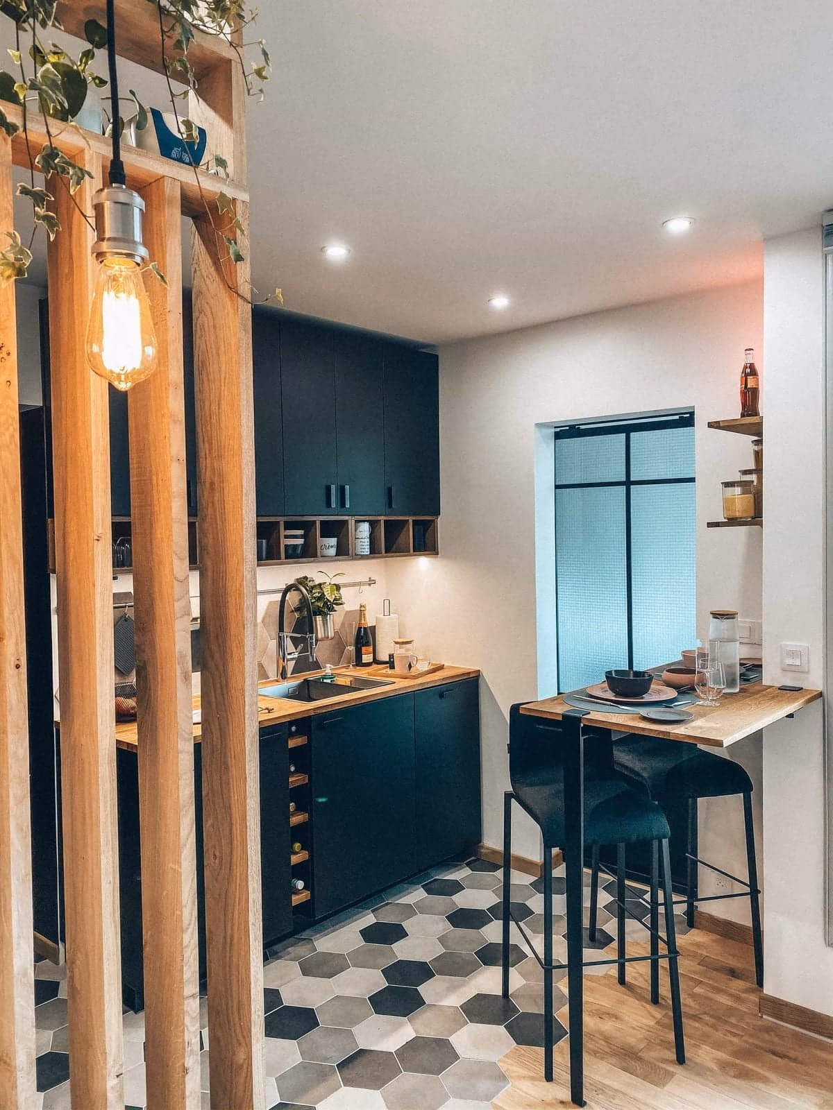 A mix of tiled and parquet flooring to delimit spaces in open kitchen