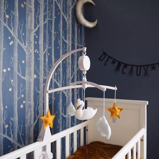 Arrange the mobile well in cocooning baby room