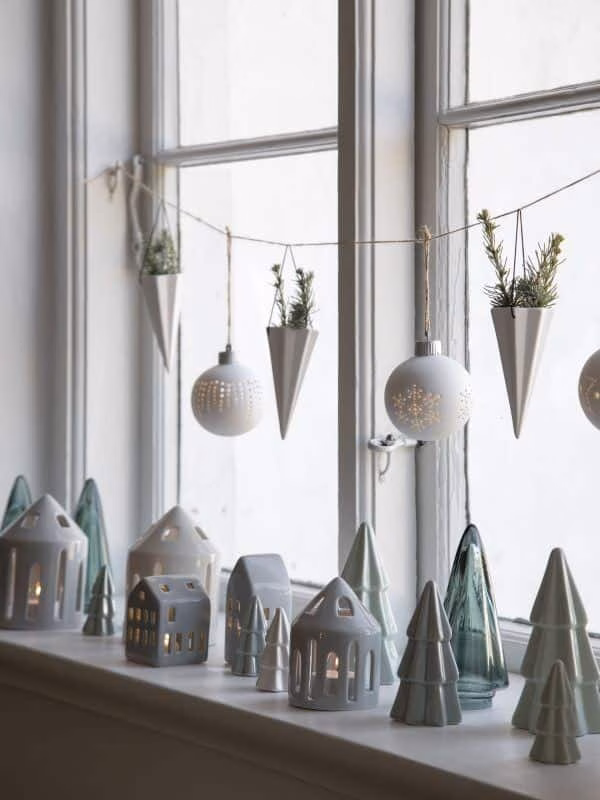 The whole house gets into Christmas 2023 mode
decorate your window 