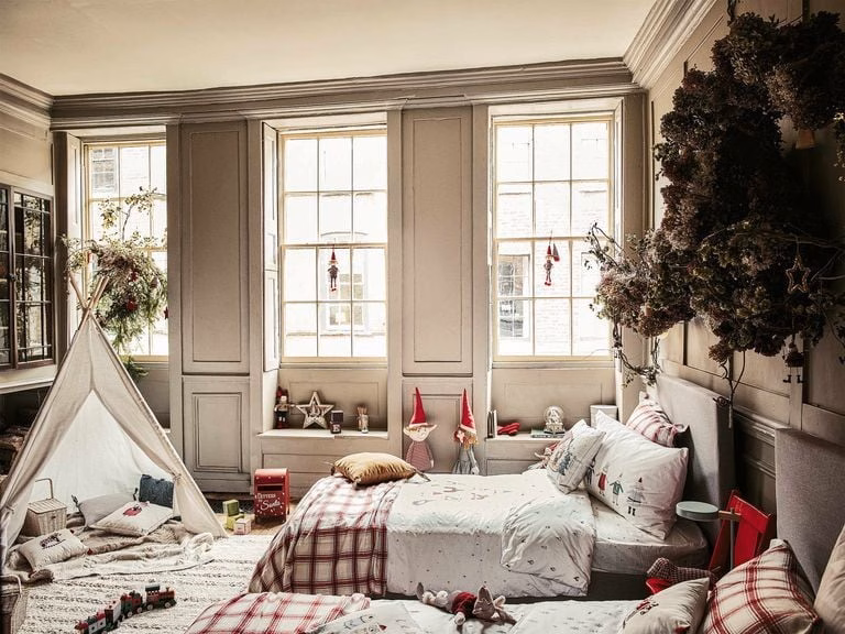 The whole house gets into Christmas mode
christmas linens