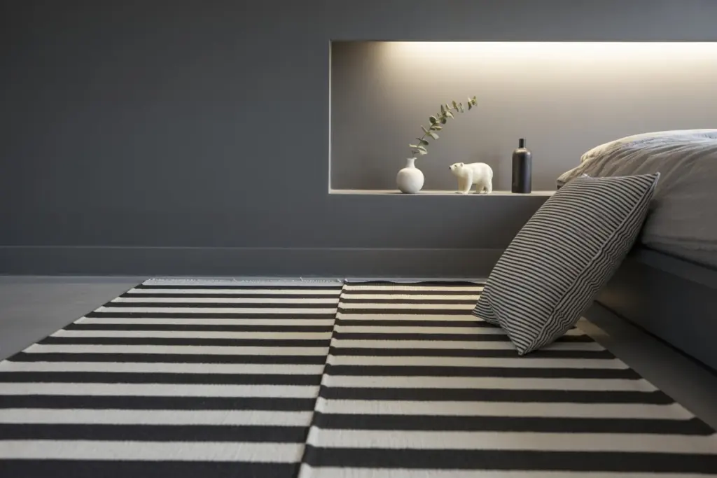 11 tips to design a black and white room successfully 4 A black and white striped graphic carpet