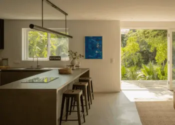 6 ideas to design your open kitchen to living room successfully
