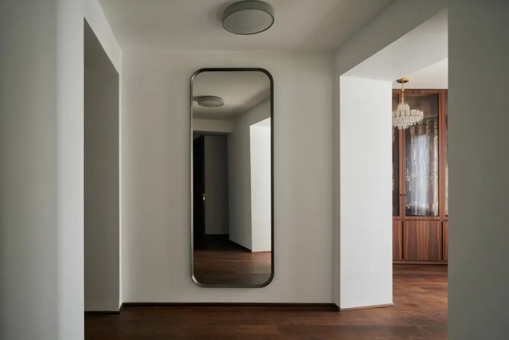 mirror At the end of a corridor: the illusion of an endless passageway