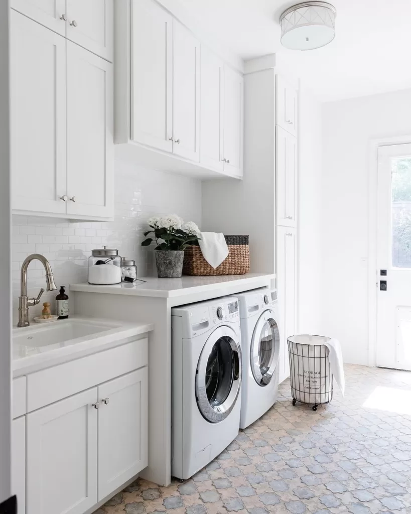 a laundry room in the kitchen 