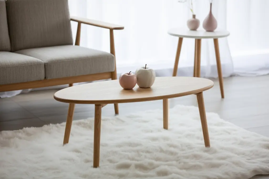 Rug: how to place, materials and tips from an interior designer 5 White soft rug