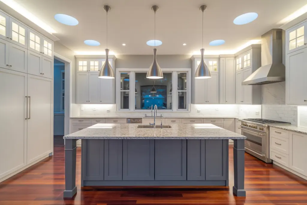 White kitchen cabinets