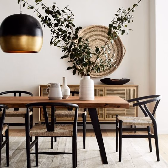 size and shape of dining table