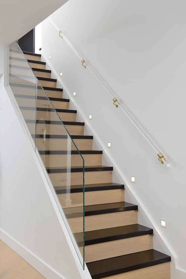 Glass staircase banister