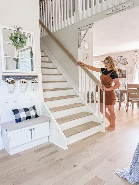 Wood staircase banister