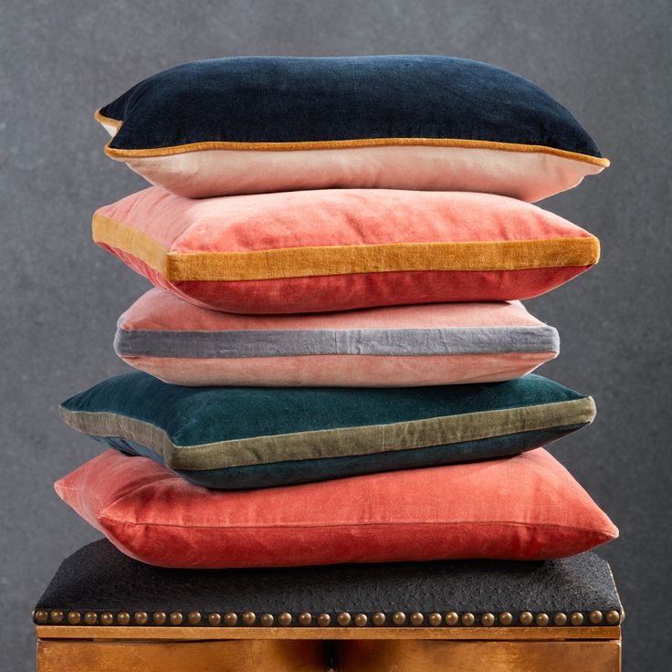 Choose the Right Size for Pillows and Cushions