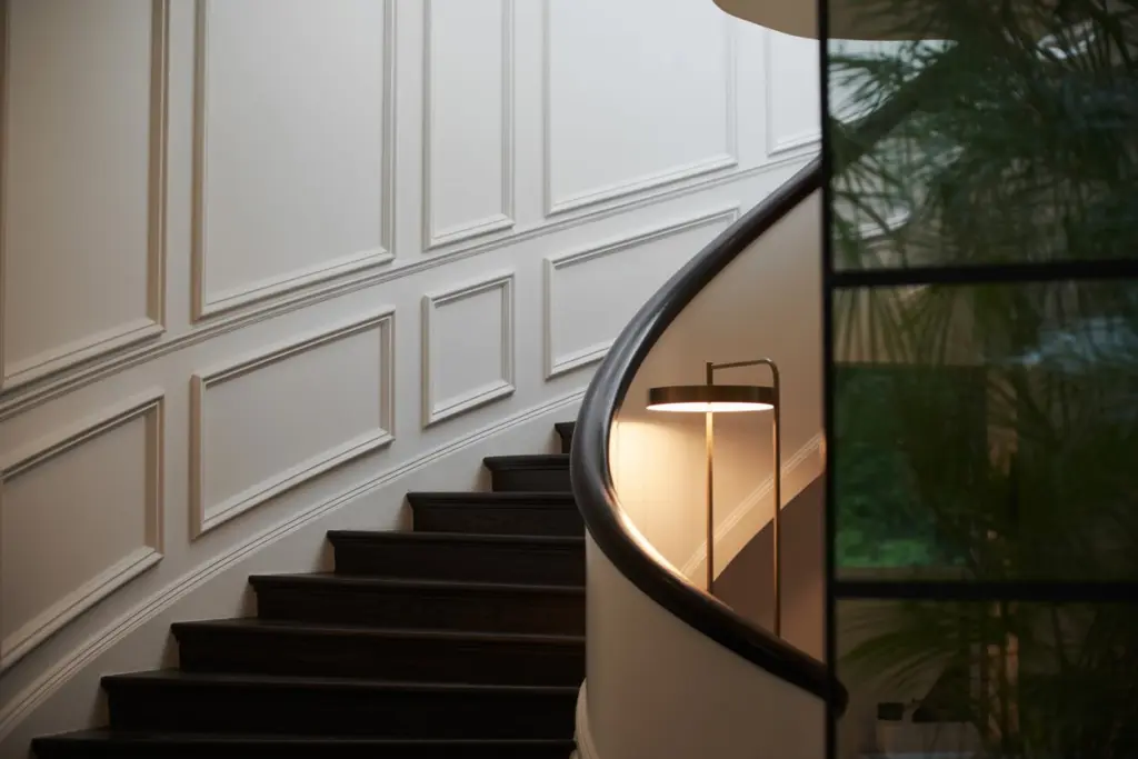 Contemporary style banisters