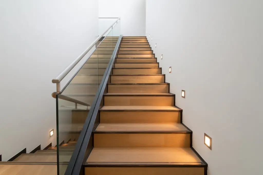 Glass staircase banister