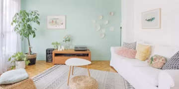How to Use Pillows and Cushions in Your Home Decor