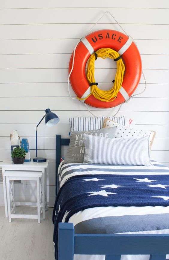nautical-themed room 