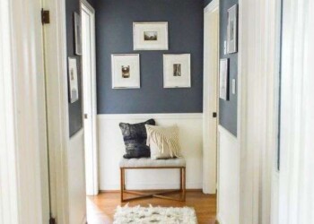 As a place of passage, the hallway is a space that tends to be neglected. And yet... it doesn't take much to make it a pleasant space, or even a room in its own right.