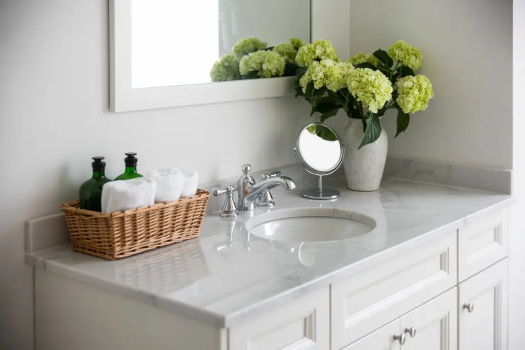 Marble bathroom countertop