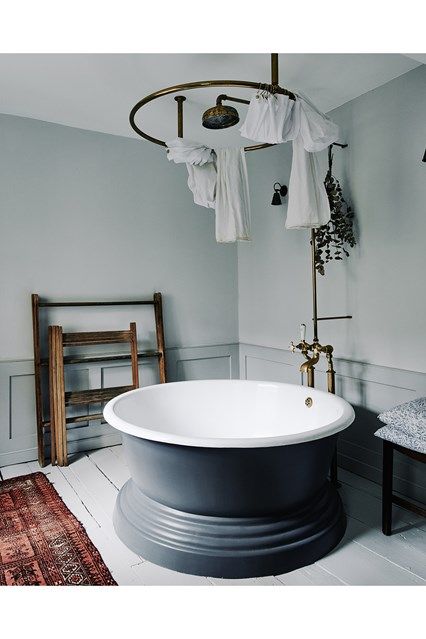 Round bathtubs for bathroom design
