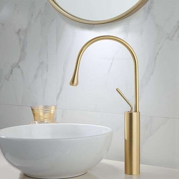 The position of the sink faucet in bathroom design