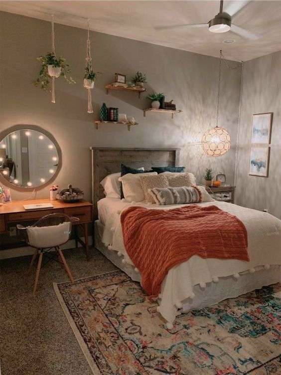 What decor for a teenage girl's room?