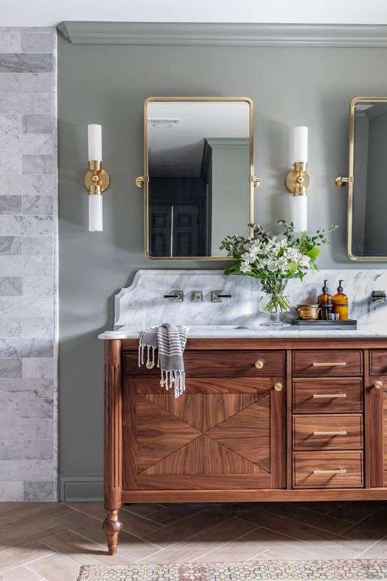 Traditional bathroom vanity 