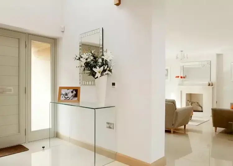 The entrance is the first glimpse of your interior: taking care of this room starts with your choice of entryway furniture.