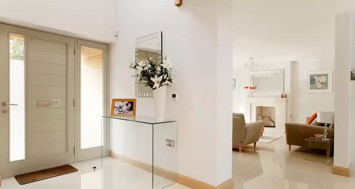 The entrance is the first glimpse of your interior: taking care of this room starts with your choice of entryway furniture.