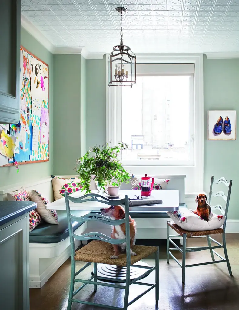 Breakfast area: Choose a warm color palette