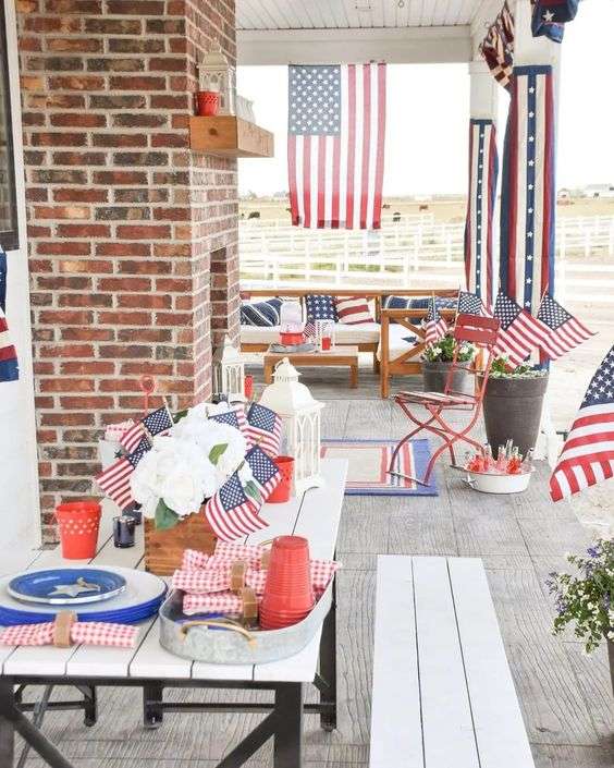 Indipendence day front door decoration