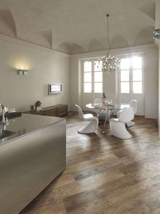 Lay the wood flooring diagonally
