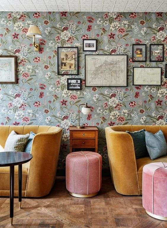 Tapestries and wallpapers inspired by the Victorian era