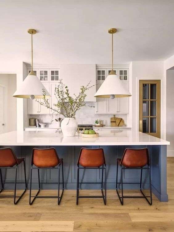 Adopt an island for a kitchen that combines functionality and conviviality