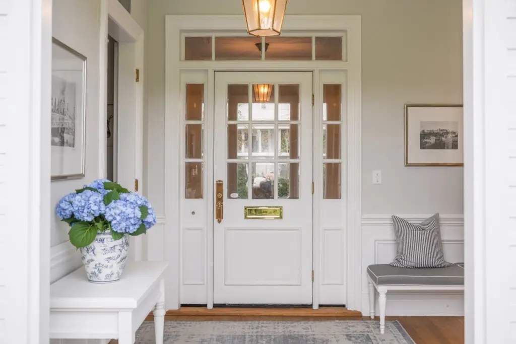 Hamptons interiors: ground side