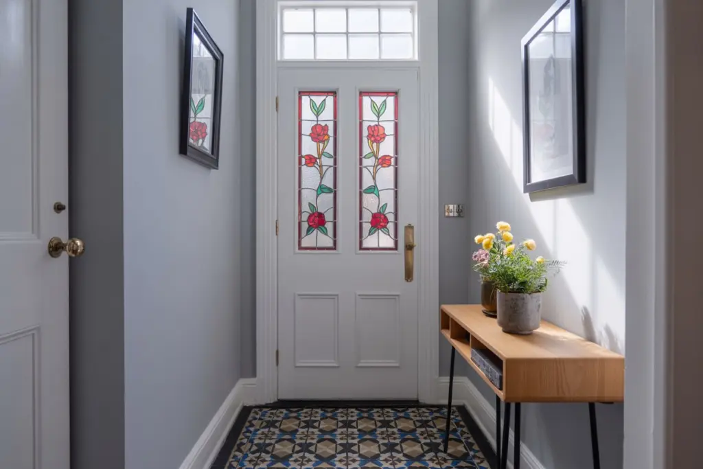 10 professional tips for hallway design and decoration 3 Installing a console in your hallway