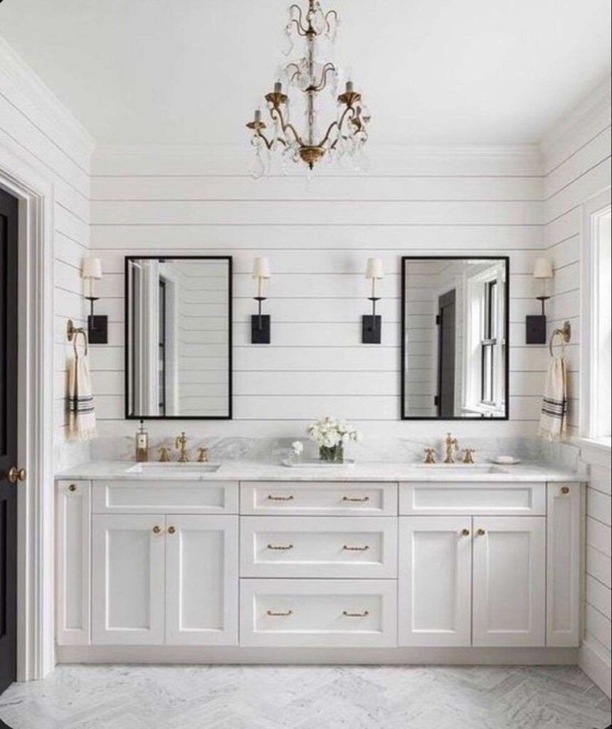 White bathroom hampton style
