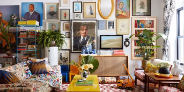 No longer confined to the clean and uncluttered living room, thanks to the resurgence of the maximalist style. With a single watchword, "mix and match," you can now embrace a new design direction.