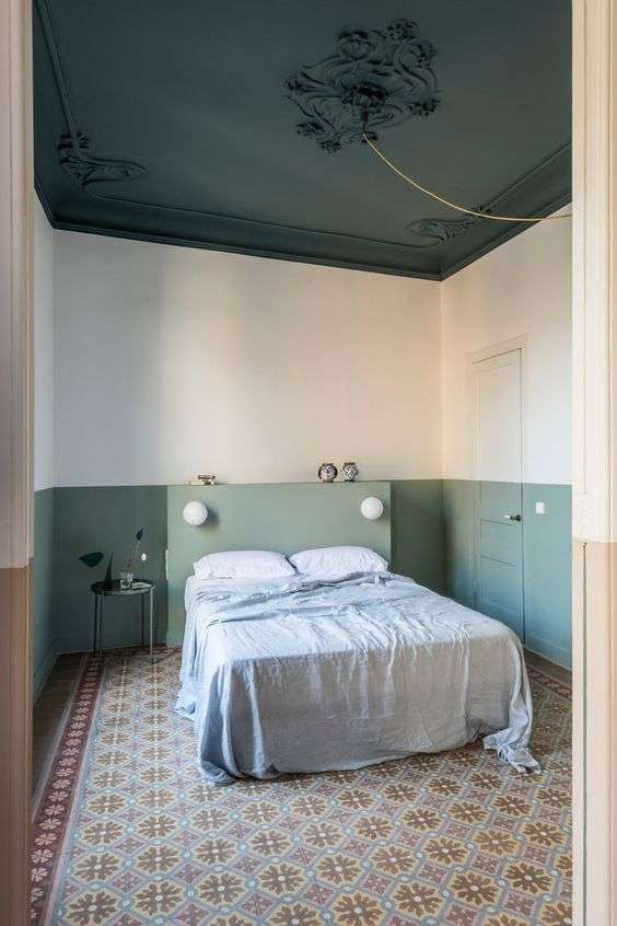 Deep green ceiling color with molding 