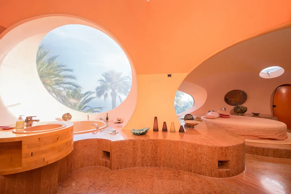 Bubble Palace in Theoule-sur-Mer, France bedroom design