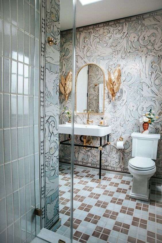 Powder room shower 