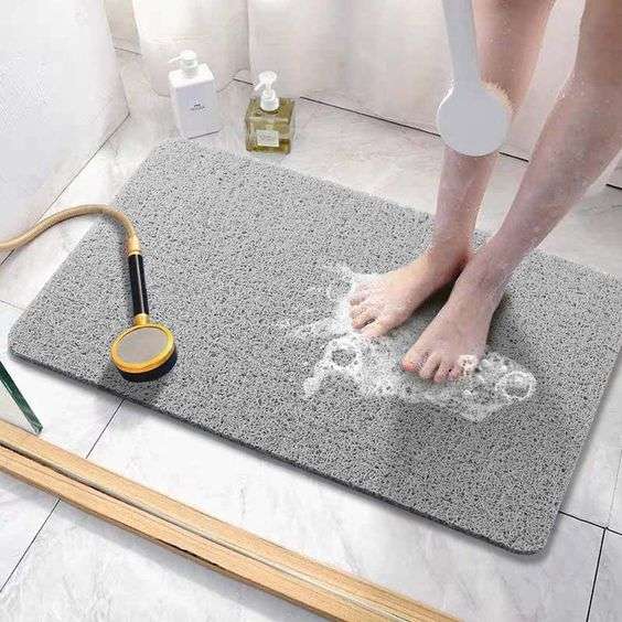 Non-slip bath mats: essential for your bathtub