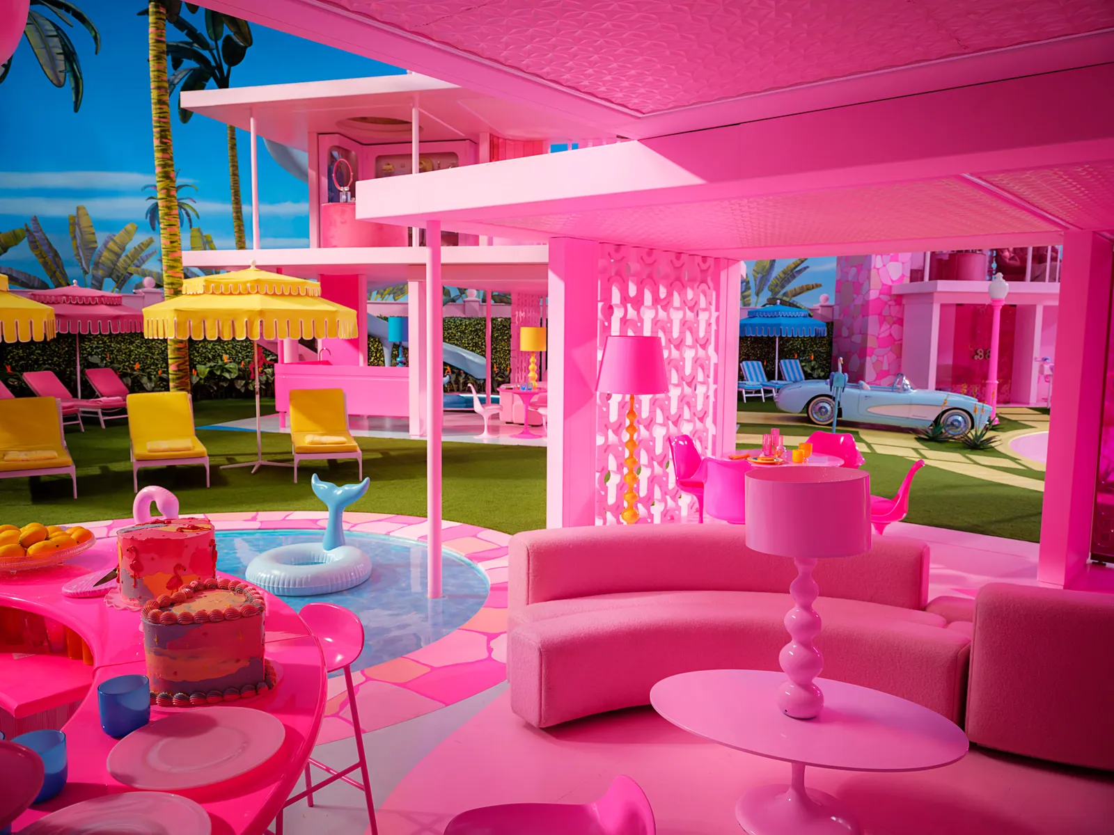 Live your Barbie dreamhouse in these amazing 9 pink houses 