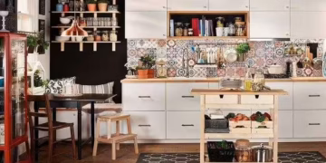 Immerse yourself in the enchanting world of the bohemian kitchen; where poetry and trendiness intertwine to create a warm and natural space.