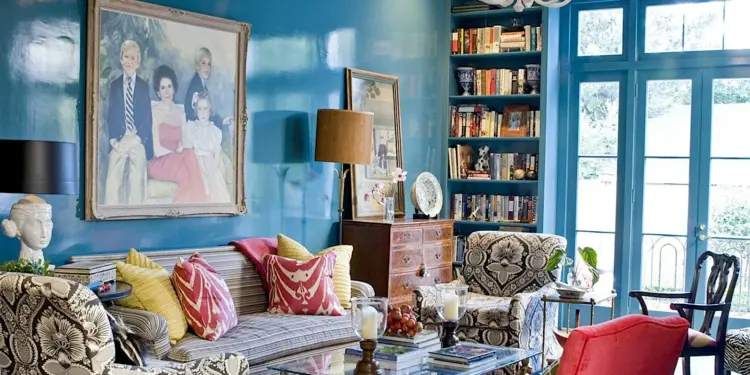 A daring and inventive approach to interior design is the maximalist style. Maximalism emphasizes extravagance, excess, and individuality in contrast to minimalism, which pushes for simplicity and moderation.