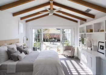 The Farmhouse style bedroom decor offers a tranquil retreat inside your own home by radiating a pleasant and welcoming ambiance.
