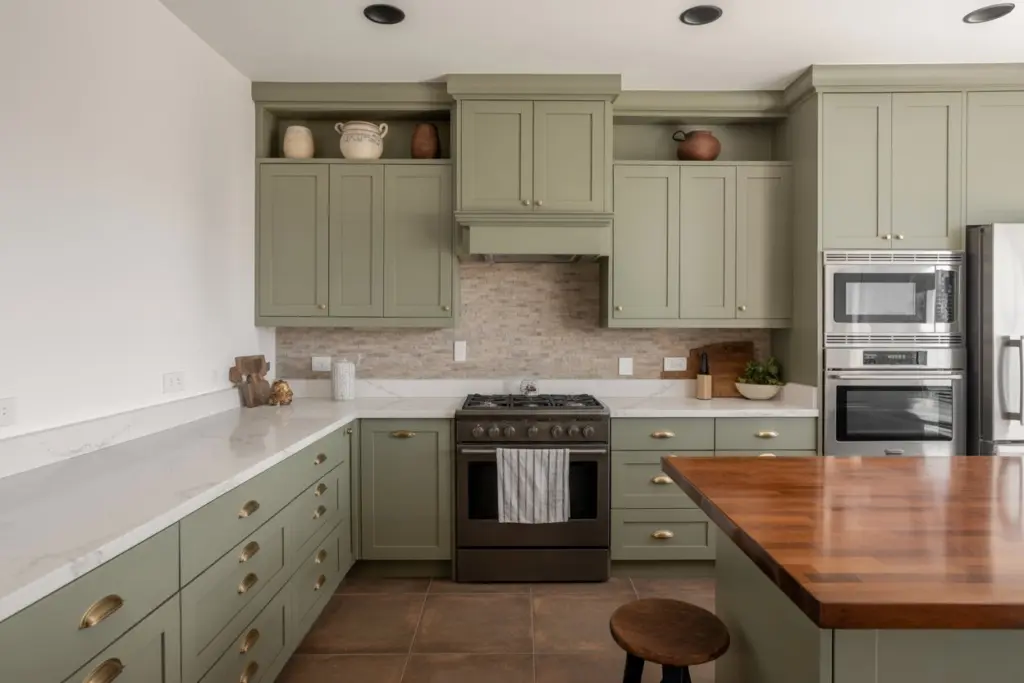 Kitchen Cabinets: How to Functionaly Decorate Above Your Cabinets 4 Adding open storage space to your Kitchen Cabinets
