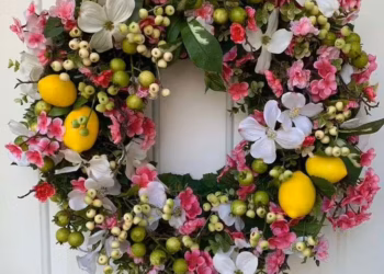 In this article, we offer inspiring ideas for incorporating these two iconic fruits into your decor and bringing a fresh feel to your summer space.