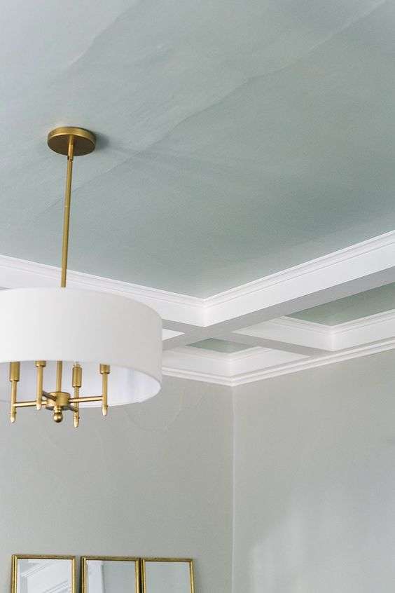 
Delicate green ceiling color